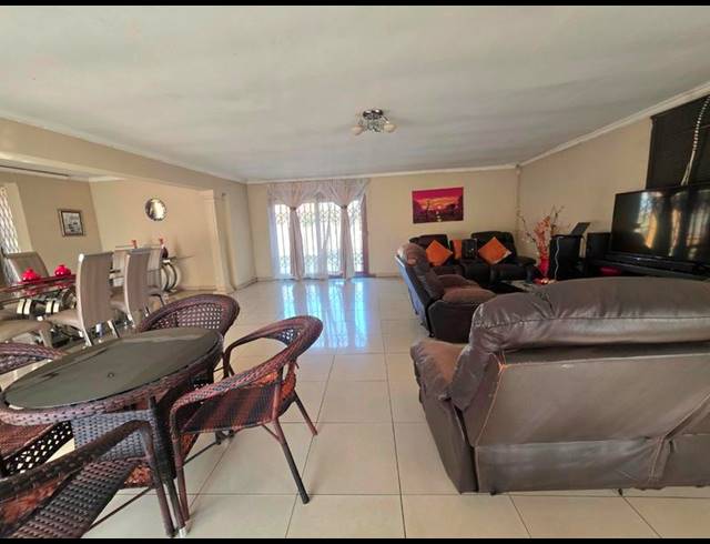 3 BEDROOM HOUSE FOR SALE IN DAWN PARK